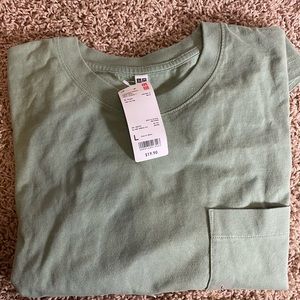 uniqlo short sleeve t-shirt with pocket